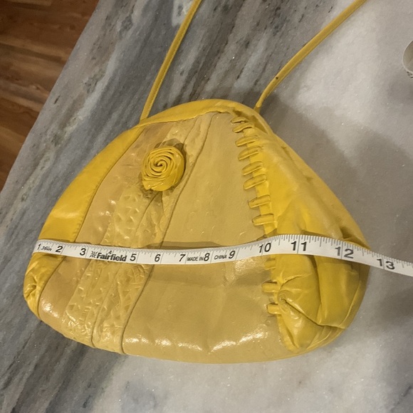 Vintage Yellow Leather Purse with Floret - Picture 14 of 16